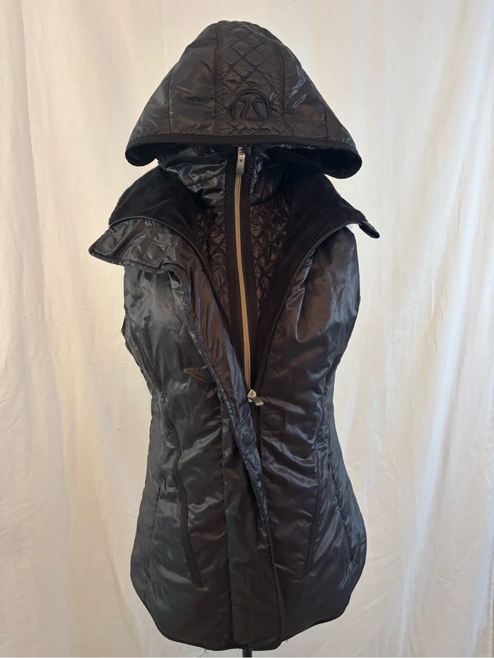 Rare Lululemon Glacier Black Hooded Quilted Puffer Vest Size 10 GorpCore